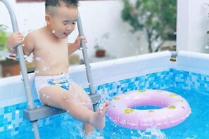 Hồ bơi ngoài trời