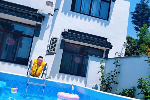 Ảnh chưa phân loại, 1 trong số 81 ảnh, nút