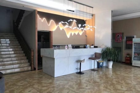 Lobby. Gengma ziqidonglai Hotel