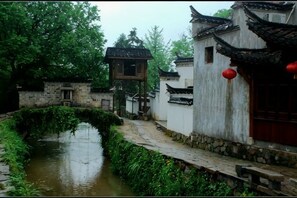 Unclassified image, 5 of 14, button - Tiankeyu Inn, Luxian County (Jing County)