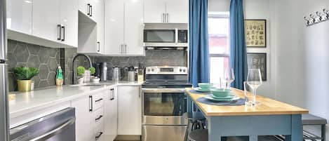 Fridge, microwave, oven, stovetop