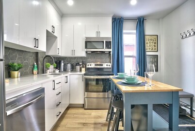 Sherby LUX: Central, Parking, Renovated, Sleeps 6