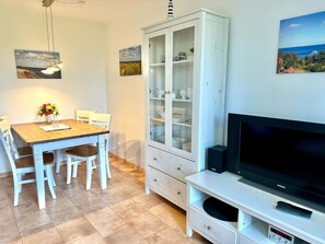 Unclassified image, 4 of 22, button