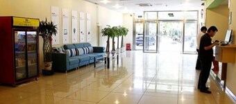 Days Inn Chain Hotel (Beijing Shangdi Xixiaokou Subway Station)