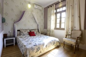 Unclassified image, 2 of 111, button - UUINN Villa (Xiamen)