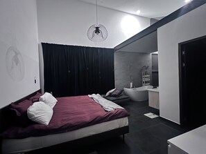 3 bedrooms, desk, iron/ironing board, WiFi