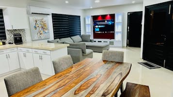 Luxury Villa, 2 Bedrooms, 2 Bathrooms, Garden View | Ruang tamu