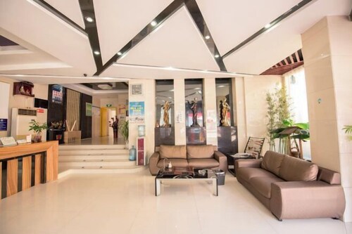 Boyue Zhenpin Hotel (Zhangyang Road)