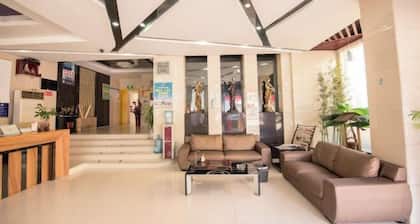 Boyue Zhenpin Hotel (Zhangyang Road)