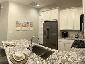 Private kitchen - New Guest House in Prime Location w/ private car garage and Patio
Phoenix (Phoenix)