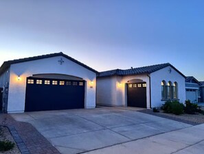 Exterior - New Guest House in Prime Location w/ private car garage and Patio
Phoenix (Phoenix)