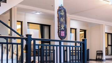 المنشأة من الخارج