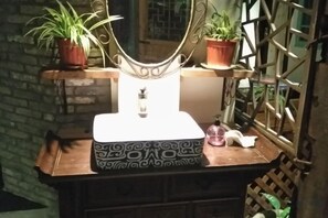 Unclassified image, 4 of 82, button - Banduo Youlian Hostel (Shanghai)