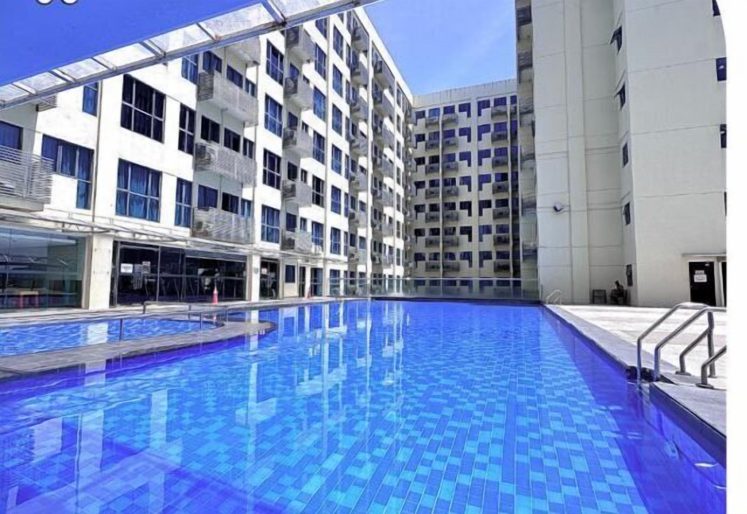 Hồ bơi ngoài trời