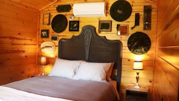 1 bedroom, desk, travel crib, free WiFi