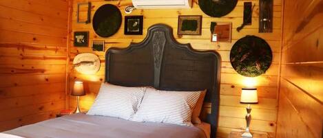 1 bedroom, desk, travel crib, free WiFi