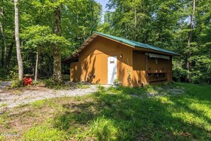 Exterior - Honeysuckle’s Haven-Cabin on Hidden Paradise Farms (Clarkrange)