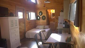 1 chambre, lit parapluie, Wi-Fi gratuit, draps fournis