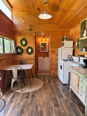 Frigorífic, microones, forn i placa de cuina 