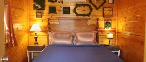 1 slaapkamer, een strijkplank/strijkijzer, reisbedje, gratis wifi