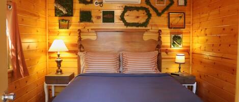 Skrivbord, gratis wi-fi och sängkläder