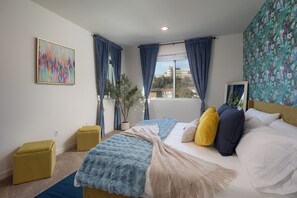 4 Schlafzimmer, Schreibtisch, Bügeleisen/Bügelbrett, Reisekinderbett