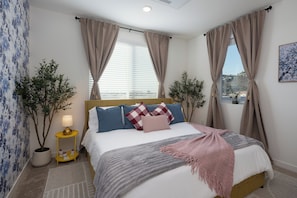 4 bedrooms, desk, iron/ironing board, travel crib
