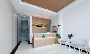 Lobby - Home Inn Huayi Hotel (Changdao Scenic Area) (Yantai)