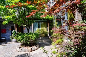 Unclassified image, 3 of 31, button - Serene Mystery Garden (Dali City)