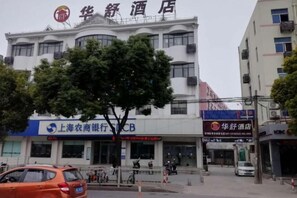 المنشأة من الخارج