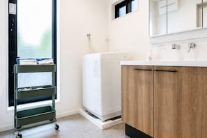 Bathtub, hair dryer, slippers, electronic bidet - Joy Home Tankachaya (Osaka)