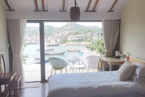 Room - Between sky and sea (Wenling)