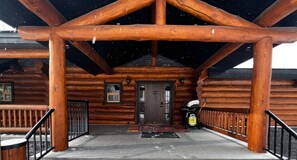 Terrace/patio - The Southview Lodge. (Valemount)