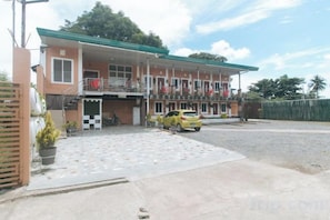 Unclassified image, 3 of 19, button - RedDoorz @ Queens Hometel (Tagum)
