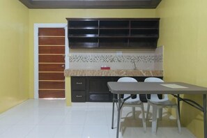 Room - RedDoorz @ Queens Hometel (Tagum)