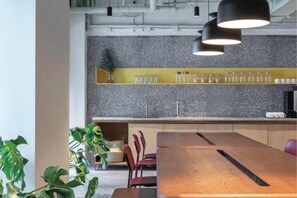 المنشأة من الداخل