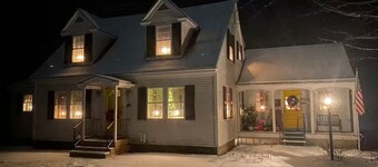 Charming 3-bedroom Cape in Springfield with WiFi