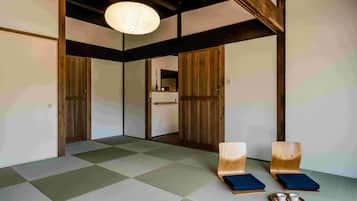 Basic Twin Room, Mountain View | 1 bedroom, blackout drapes, free WiFi