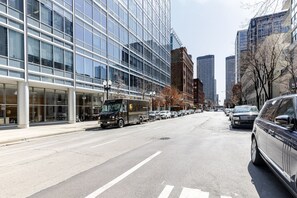 Property grounds - Blueground | West Loop, gym & bbq, nr Willis Tower (Chicago)