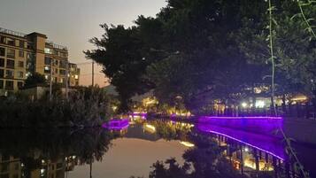 Hồ bơi ngoài trời