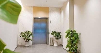 Zhilong Hotel (Yinzhu Subway Station)