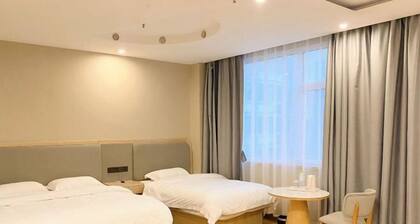 Zhilong Hotel (Yinzhu Subway Station)