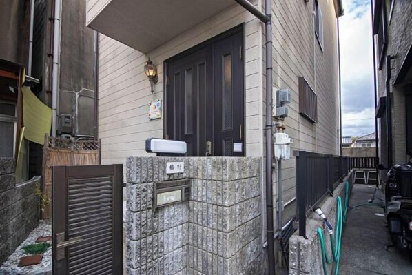 Exterior - Miyu Tsuruno - 3-minute walk to the Shinshinjuku Station/max 8ppl (Osaka)