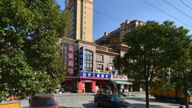 A street view with a building labeled "SPA" and another with a sign that reads "农工商店". - Jiajian Hostel (Shanghai)