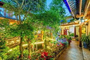 Unclassified image, 3 of 64, button - Xin Zhoujia Courtyard (Lijiang)
