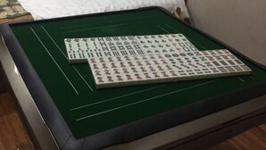 A room with a green table, two Mahjong sets, and a bed with white bedding. - Zichen Express Hotel (Santajizhen People's Government Branch) (Fuyang)