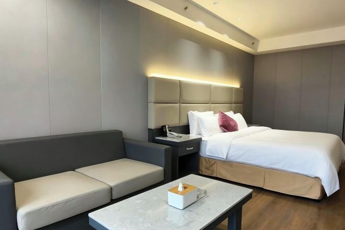 Budget Queen Room