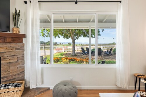 Boots & Barrels Ranch-2 master bedrooms,2 add'l bedrooms,3 baths, views, firepit