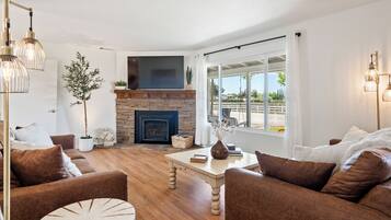 Smart TV, lareira, videogames