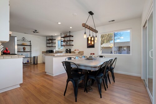 Boots & Barrels Ranch-2 master bedrooms,2 add'l bedrooms,3 baths, views, firepit